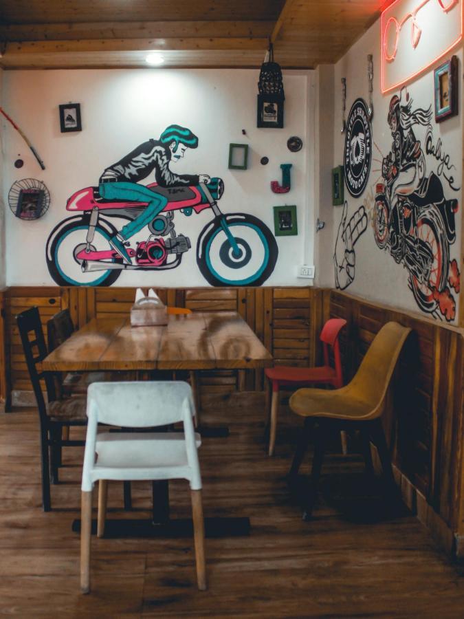 Throttle Shrottle Moto Hostel Manāli Exterior foto
