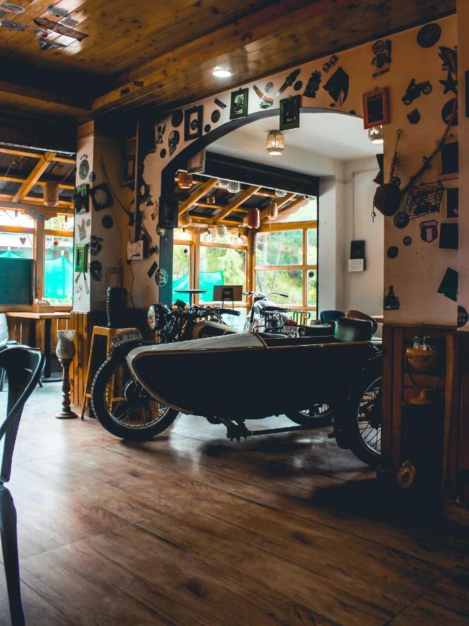 Throttle Shrottle Moto Hostel Manāli Exterior foto