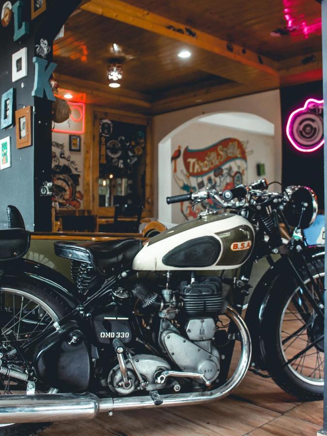 Throttle Shrottle Moto Hostel Manāli Exterior foto