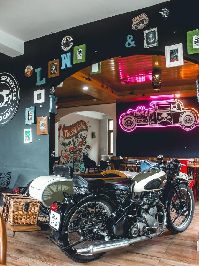 Throttle Shrottle Moto Hostel Manāli Exterior foto